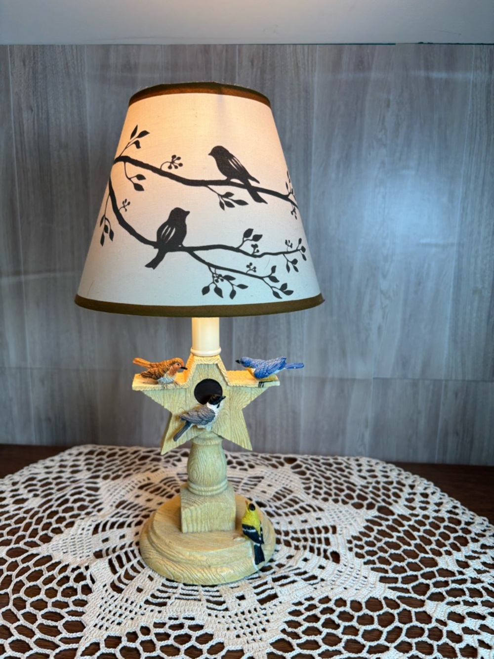 Bird-Themed Star Accent Table Lamp in Cream and Blue